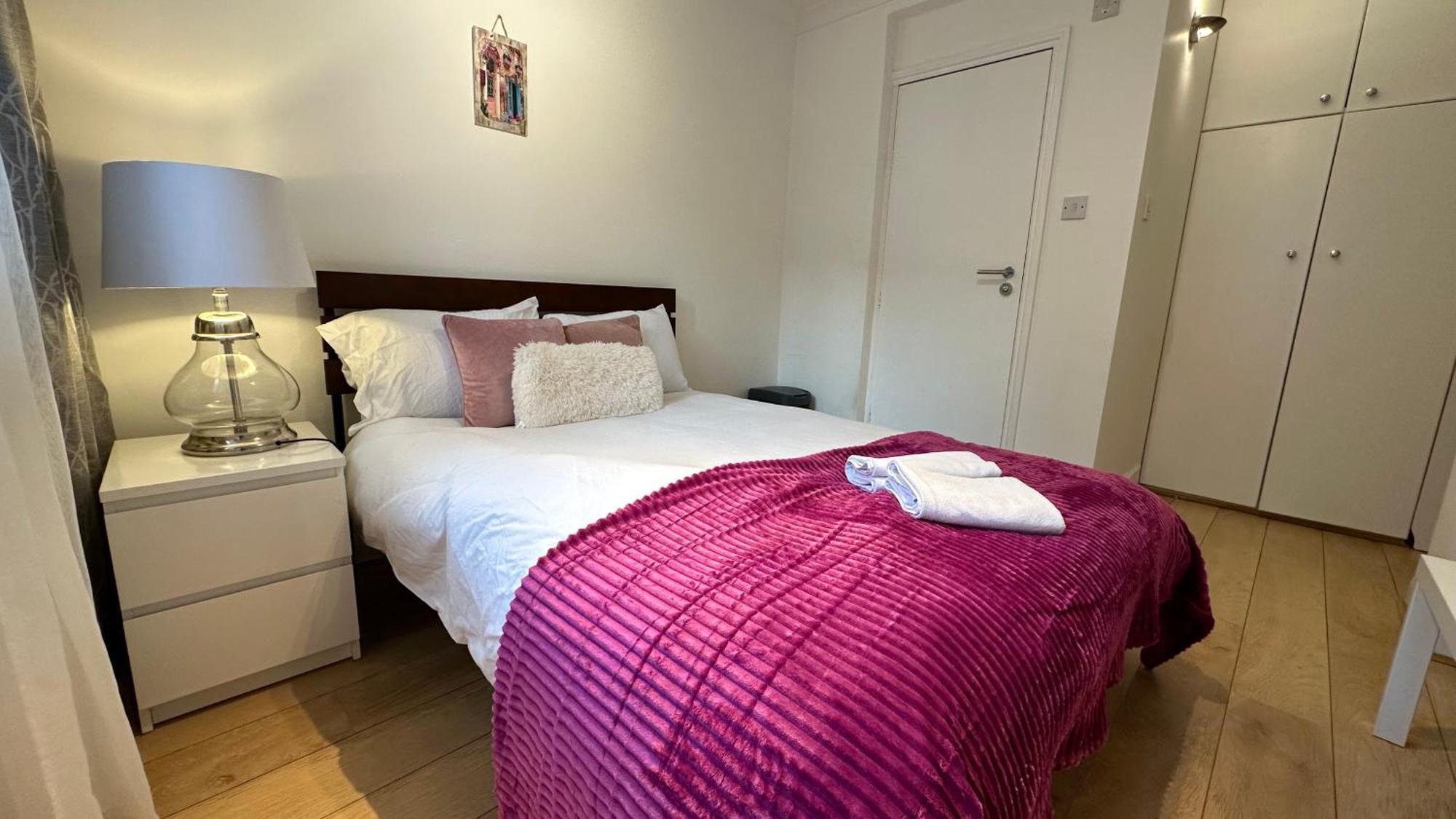 Economic Hotel-like Room, En-suite Sheperds Bush * Londra